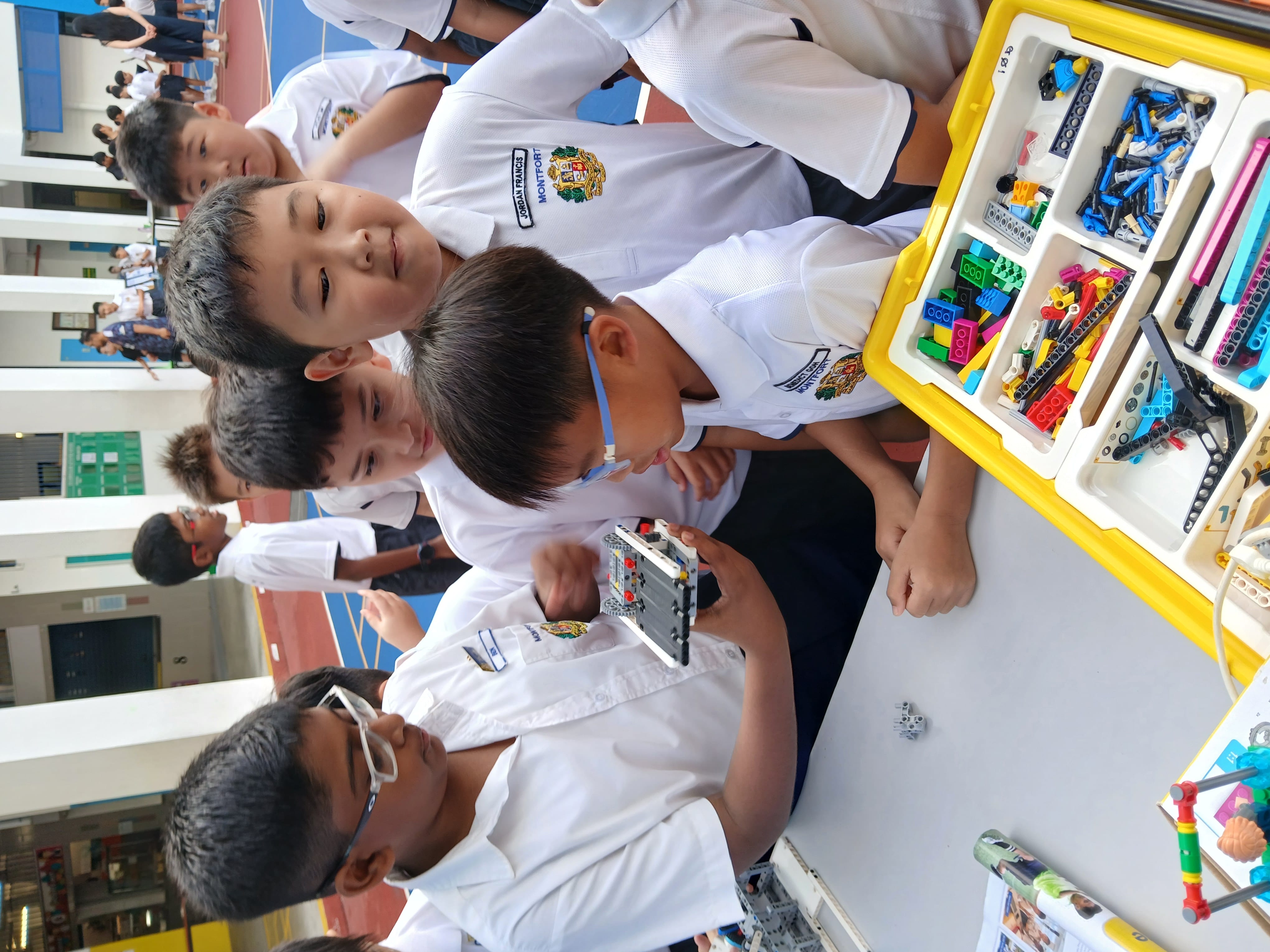 Learning through sharing — students showcasing their robotics builds and inspiring others.